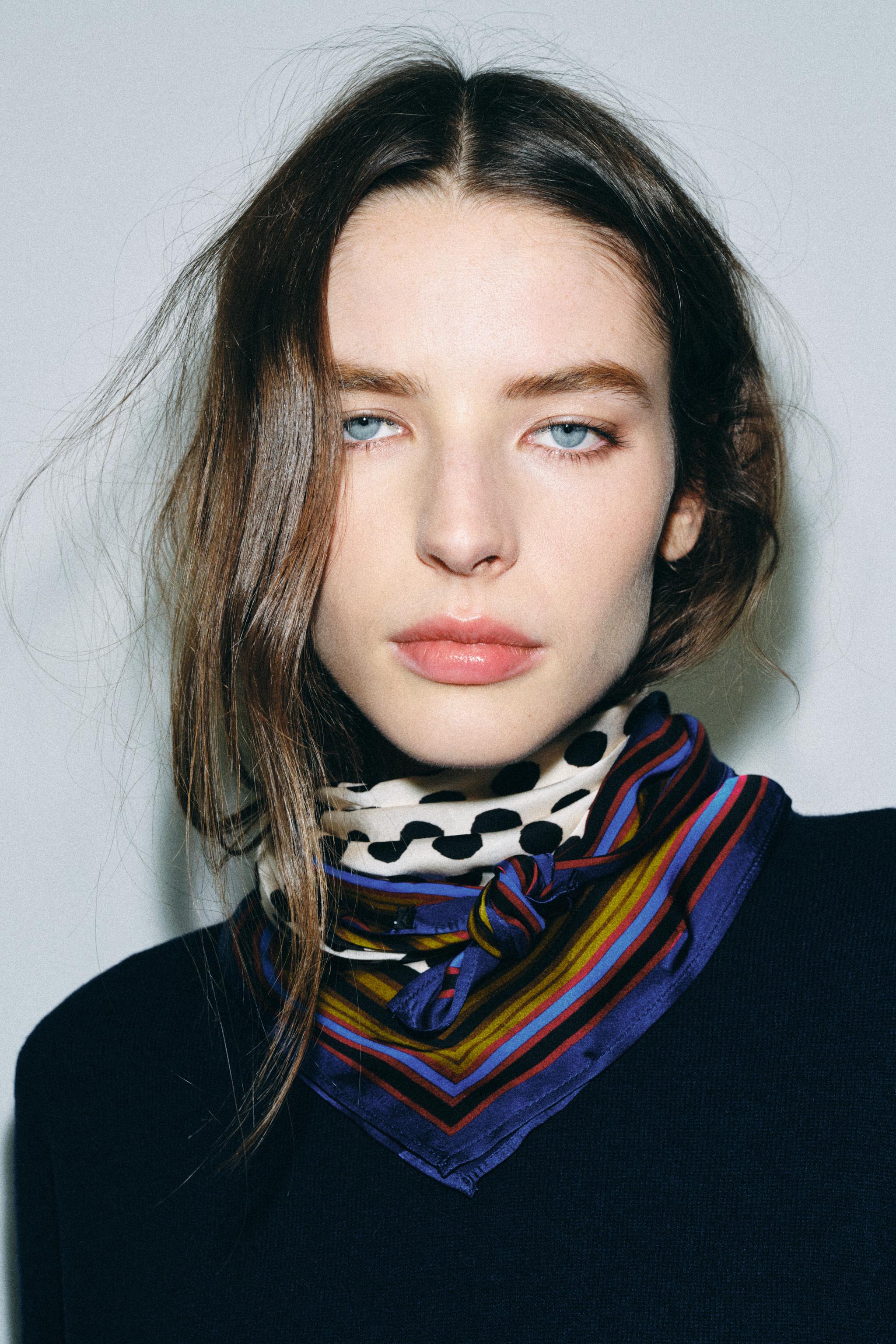 FOULARD 100 % VISCOSE IMPRIMÉ POIS